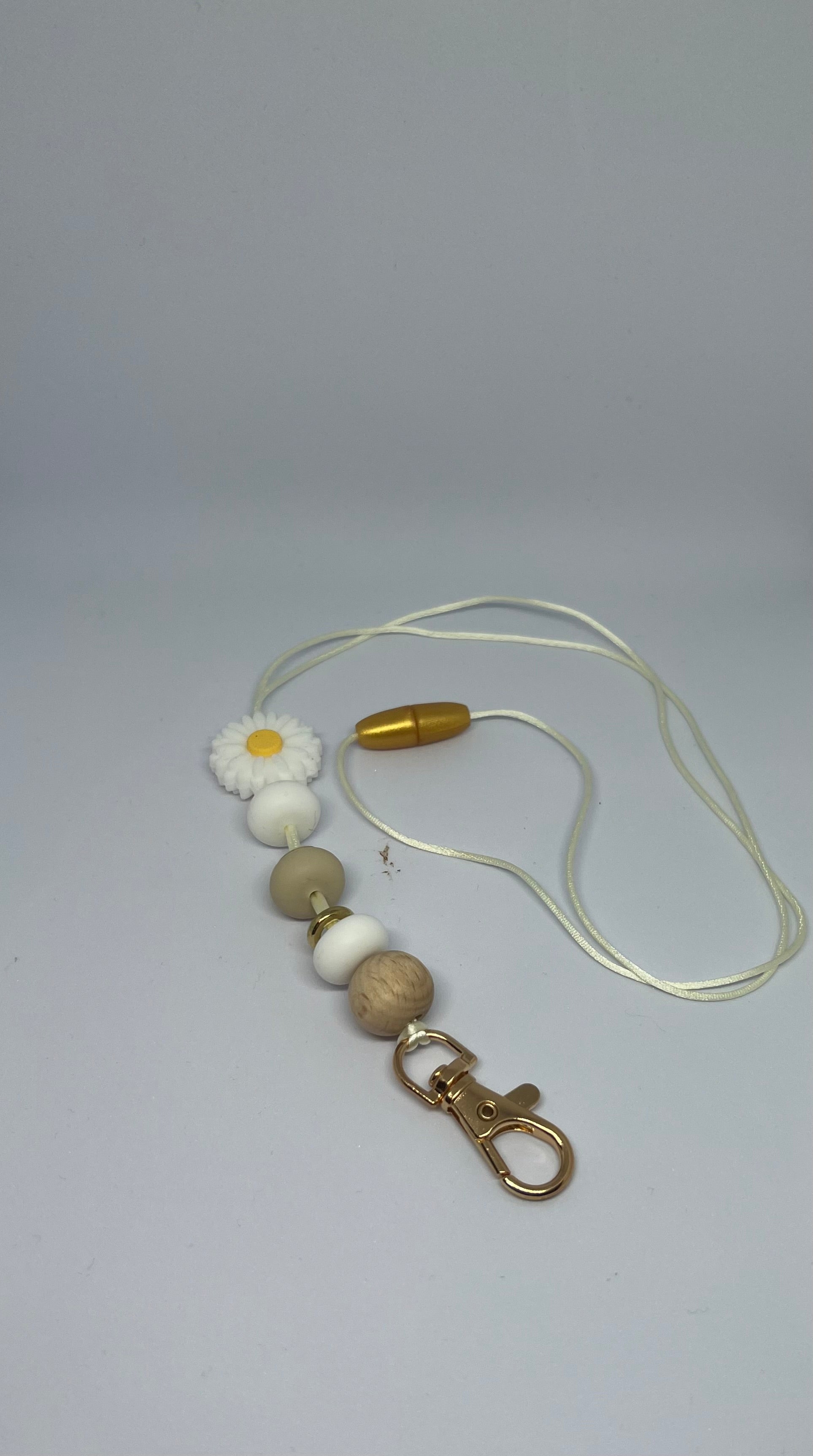 Lanyard with White Daisies